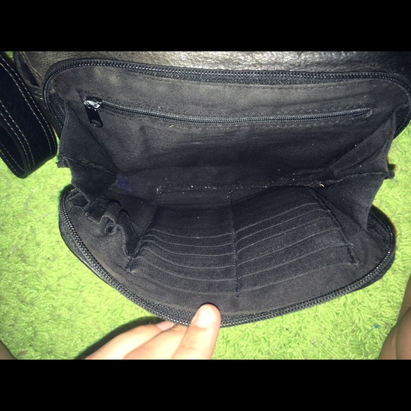 Clearance 🛍 Black fossil crossbody. - Picture 5 of 8